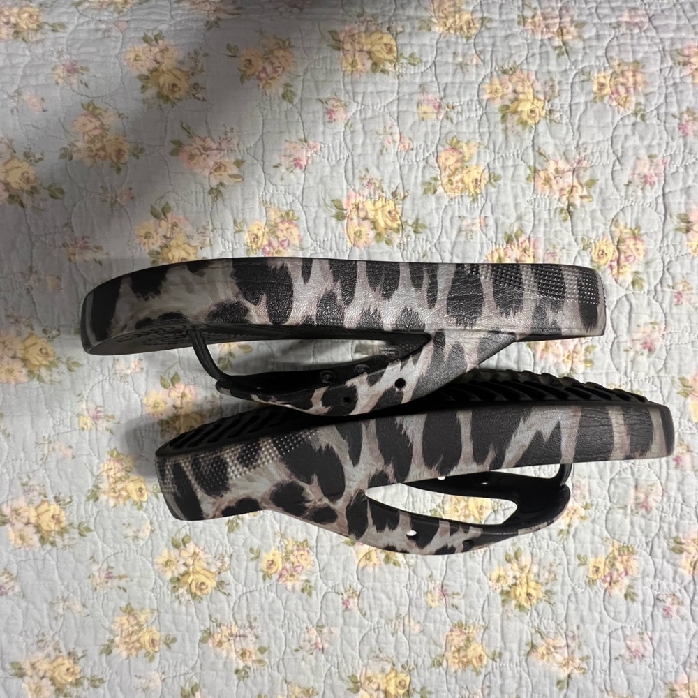 CROCS Black and Leopard Print Sandals size 10 - Picture 2 of 4